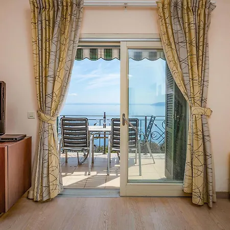 3 Bedroom Beautiful In * Mošćenička Draga