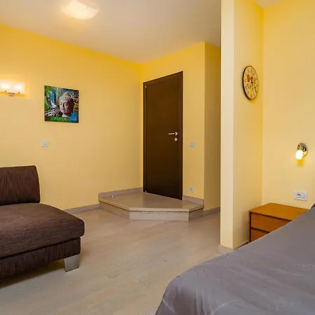3 Bedroom Beautiful In Apartment Mošćenička Draga