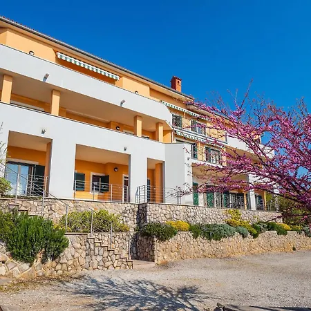 3 Bedroom Beautiful In * Mošćenička Draga
