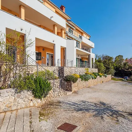 아파트 3 Bedroom Beautiful In Mošćenička Draga