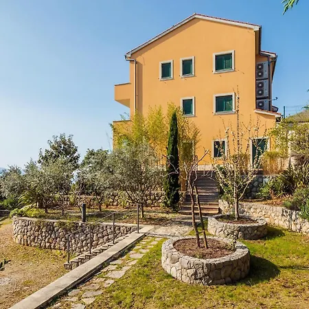 3 Bedroom Beautiful In * Mošćenička Draga