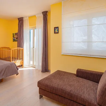 Beautiful In Apartamento Mošćenička Draga